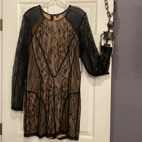 GUESS - NWT - shorts romper: black lace & mesh w sheer l/s & nude lining - XL - Picture 9 of 16